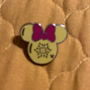 DisneyParks Pin Yellow Minnie
